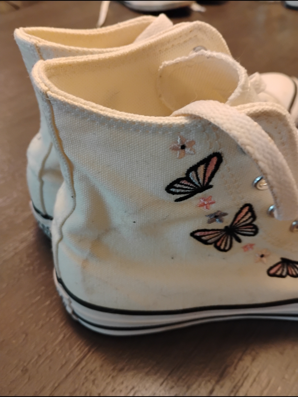 Converse Kids' White High-Top Sneakers with Butterfly Embroidery - Picture 3 of 6